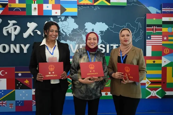 جامعة القاهرة الجديدة التكنولوجية تمثل دول العالم في ختام السيمينار 