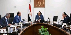 رئيس الوزراء يبحث زيادة حوافز أعضاء هيئة التدريس