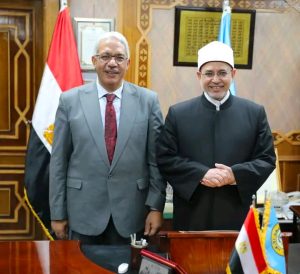 1785528483507 الدكتور محمود صديق يتسلم رئاسة جامعة الأزهر بقبلة على عمامة سلفه.. الدكتور محمود صديق يتسلم رئاسة جامعة الأزهر خلفًا للدكتور سلامة داود موقع في الجامعة