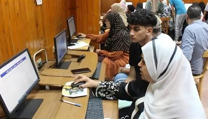 استثناء 1500 من أوائل الثانوية العامة من التوزيع الجغرافي