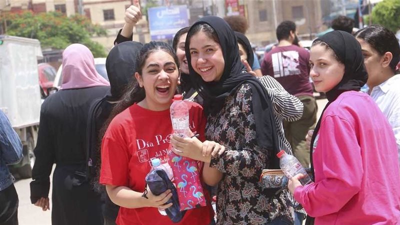 412 الثانوية العامة بالشرقية الثانوية العامة بالشرقية.. مراجعات أخيرة للطلاب قبل دخول اللجان لمادة الرياضيات البحتة 2026 موقع في الجامعة