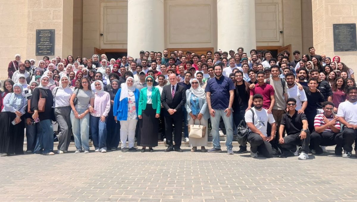 4e4cb23a c6fa 4a97 b52f aec522e6742d جامعة القاهرة الأهلية جامعة القاهرة الأهلية تحتفي بطلاب المستوى الأول بالقطاع الصحي في ختام عامهم الدراسي موقع في الجامعة