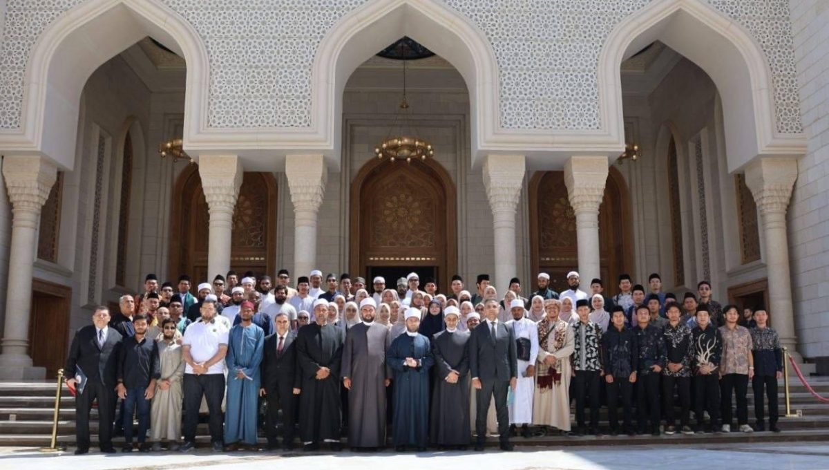 8a815bbb 7611 4f74 91f7 0e9ed7d23efb منحة المجلس الأعلى للشئون الإسلامية وزير الأوقاف لخريجي منحة المجلس الأعلى للشئون الإسلامية: أنتم سفراء للأزهر الوسطي في أوطانكم موقع في الجامعة