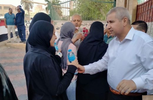 FB IMG 1782980329688 1000 جنيه شهريًا للتدريس حدادًا على زميلتهم.. طلاب الثانوية العامة بفاقوس يؤدون امتحان الكيمياء والجغرافيا بالملابس السوداء| صور موقع في الجامعة