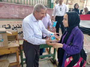 حدادًا على زميلتهم.. طلاب الثانوية العامة بفاقوس يؤدون امتحان الكيمياء والجغرافيا بالملابس السوداء| صور 6 FB IMG 1782980331091 حدادًا على زميلتهم.. طلاب الثانوية العامة بفاقوس يؤدون امتحان الكيمياء والجغرافيا بالملابس السوداء| صور موقع في الجامعة