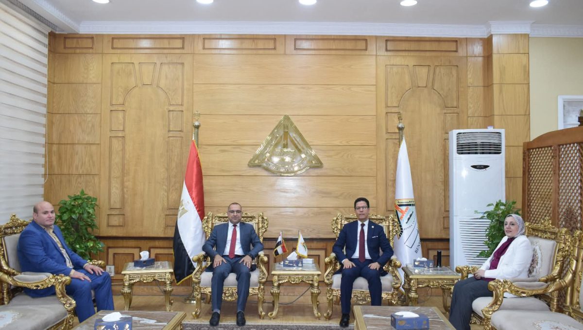 FB IMG 1783884072234 جامعة بنها تبحث مع جامعة الفارابي العراقية تعزيز جامعة بنها تبحث مع جامعة الفارابي العراقية تعزيز التعاون الأكاديمي والبحثي وبرامج الدراسات العليا موقع في الجامعة