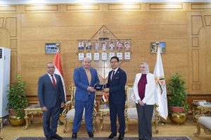FB IMG 1783884075619 جامعة بنها تبحث مع جامعة الفارابي العراقية تعزيز جامعة بنها تبحث مع جامعة الفارابي العراقية تعزيز التعاون الأكاديمي والبحثي وبرامج الدراسات العليا موقع في الجامعة
