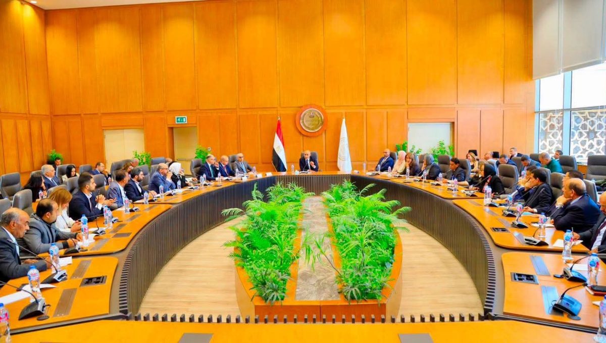 FB IMG 1784040294743 اعتماد وختم الشهادات الدولية عبر الوزارة وزير التعليم: اعتماد وختم الشهادات الدولية عبر الوزارة لتيسير الإجراءات على أولياء الأمور موقع في الجامعة
