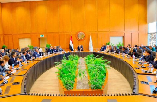 FB IMG 1784040294743 اعتماد وختم الشهادات الدولية عبر الوزارة وزير التعليم: اعتماد وختم الشهادات الدولية عبر الوزارة لتيسير الإجراءات على أولياء الأمور موقع في الجامعة