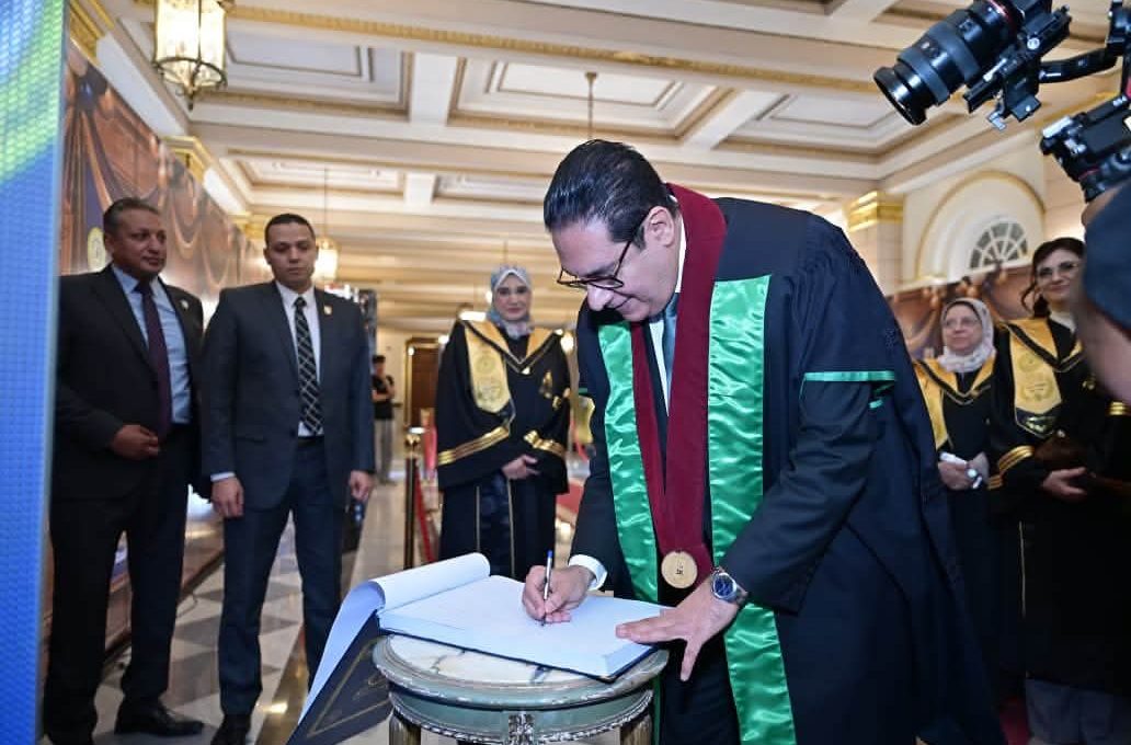 FB IMG 1784224931313 جامعة القاهرة تحتفل بمئوية كلية العلوم جامعة القاهرة تحتفل بمئوية كلية العلوم.. تدشين الكتاب التذكاري والموقع الإلكتروني وتكريم رواد الكلية موقع في الجامعة