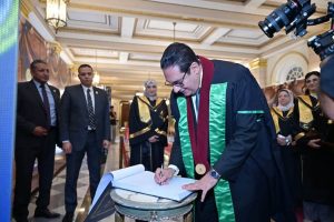 FB IMG 1784224931313 جامعة القاهرة تحتفل بمئوية كلية العلوم جامعة القاهرة تحتفل بمئوية كلية العلوم.. تدشين الكتاب التذكاري والموقع الإلكتروني وتكريم رواد الكلية موقع في الجامعة