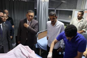 FB IMG 1784577045730 محافظ القليوبية ورئيس جامعة بنها يزوران مصابي حادث محافظ القليوبية ورئيس جامعة بنها يزوران مصابي حادث الطريق الحر ويؤكدان تسخير جميع الإمكانات الطبية موقع في الجامعة