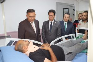 FB IMG 1784577050402 محافظ القليوبية ورئيس جامعة بنها يزوران مصابي حادث محافظ القليوبية ورئيس جامعة بنها يزوران مصابي حادث الطريق الحر ويؤكدان تسخير جميع الإمكانات الطبية موقع في الجامعة
