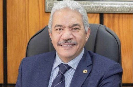 رئيس جامعة القاهرة يهنئ محمود صديق بتكليفه رئيس جامعة الأزهر