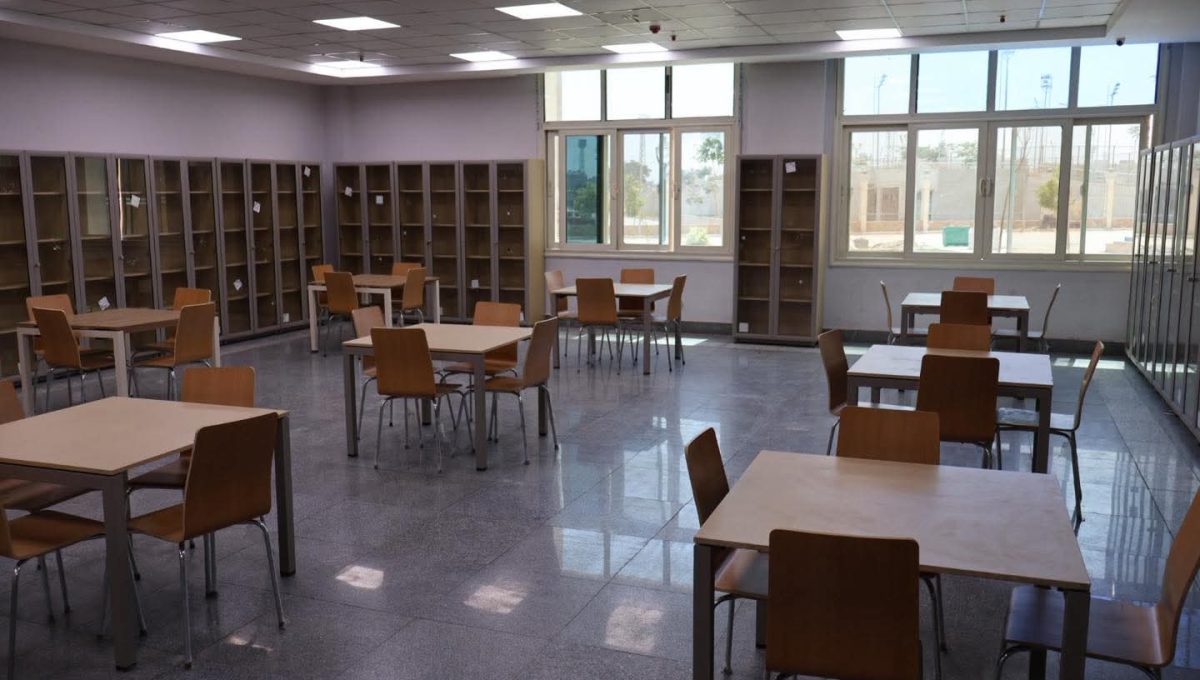 جامعة حلوان الأهلية تستكمل تجهيزات المكتبة المركزية
