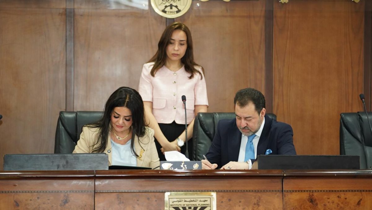 منتدى الخمسين سيدة وجامعة الأهرام الكندية