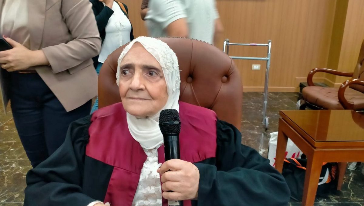 IMG 20260705 WA0080 الدكتوراه بعد حصولها على الدكتوراه في سن الـ83 عامًا.. رحلة دراسة الباحثة آمال إسماعيل موقع في الجامعة