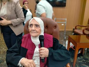 IMG 20260705 WA0080 وزير الأوقاف يقرر تكريم الدكتورة آمال إسماعيل بعد حصولها على الدكتوراه في الـ83.. وزير الأوقاف يقرر تكريم الدكتورة آمال إسماعيل ويصفها بالنموذج الملهم موقع في الجامعة