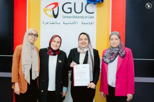 «فعالية الحكومة وسيادة القانون».. باحثة بـ GUC تنال الماجستير بامتياز عن دراسة تكشف أبرز محددات جذب الاستثمار الأجنبي 6 الباحثة آية تامر شوقي المعيدة بقسم الاقتصاد بالجامعة الألمانية بالقاهرة
