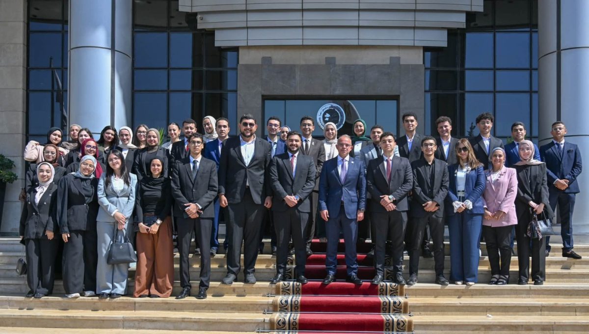 وزير الاستثمار لطلاب الجامعات: لا تتوقفوا عن التعلم