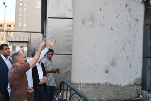 بعد حريق المبنى الإداري.. وزير التعليم العالي يطمئن على مرضى مستشفيات جامعة أسوان 5 وزير التعليم العالي يطمئن على مرضى مستشفيات جامعة أسوان
