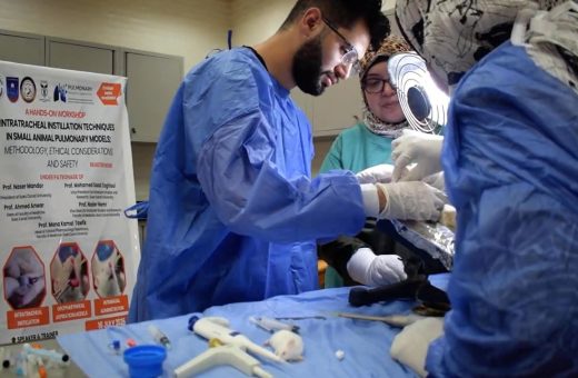 IMG 20260718 WA0035 مستشفيات جامعة المنوفية جامعة قناة السويس تعزز البحث العلمي بورشة تطبيقية عن تقنيات التقطير داخل القصبة الهوائية موقع في الجامعة