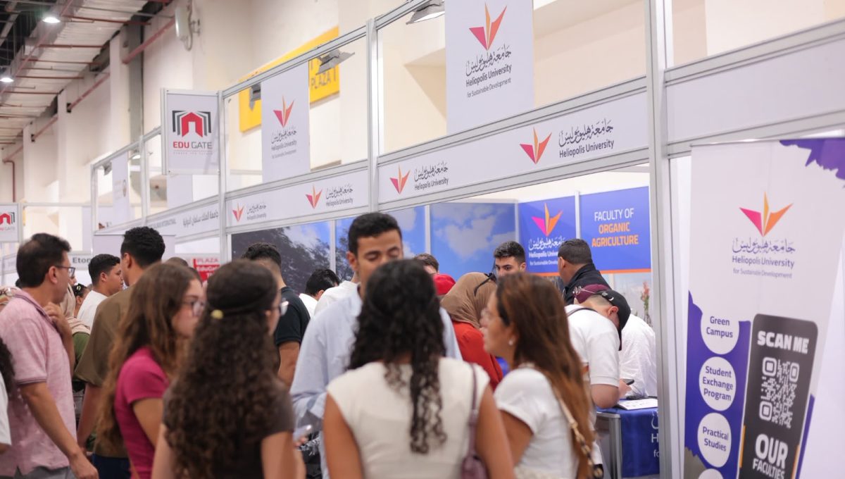 إقبال كبير على جناح جامعة هليوبوليس في معرض EDU Gate للتعليم العالي.. صور