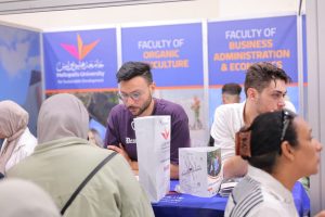 IMG 20260729 WA0011 إقبال كبير على جناح جامعة هليوبوليس في معرض EDU Gate إقبال كبير على جناح جامعة هليوبوليس في معرض EDU Gate للتعليم العالي.. صور موقع في الجامعة