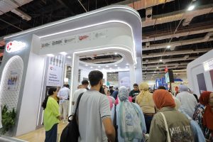 إقبال لافت على جناح الجامعة البريطانية في مصر بمعرض EDU Gate للتعليم العالي.. صور