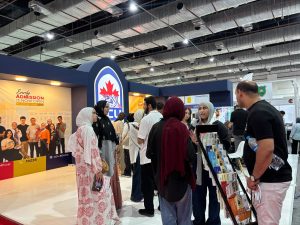 IMG 20260729 WA0160 الجامعة الكندية بالأهرام إقبال لافت على جناح الجامعة الكندية بالأهرام خلال مشاركتها في معرض EDU Gate للتعليم العالي موقع في الجامعة