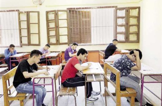IMG 0958 الإنجليزي في 11 صفحة فقط بالإجابات لا تدخل الامتحان قبل مراجعة هذه الأسئلة.. 140 سؤالًا في الإنجليزي بالإجابات موقع في الجامعة