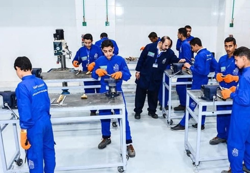 دليل التقديم لمدارس التكنولوجيا التطبيقية 2026/2027