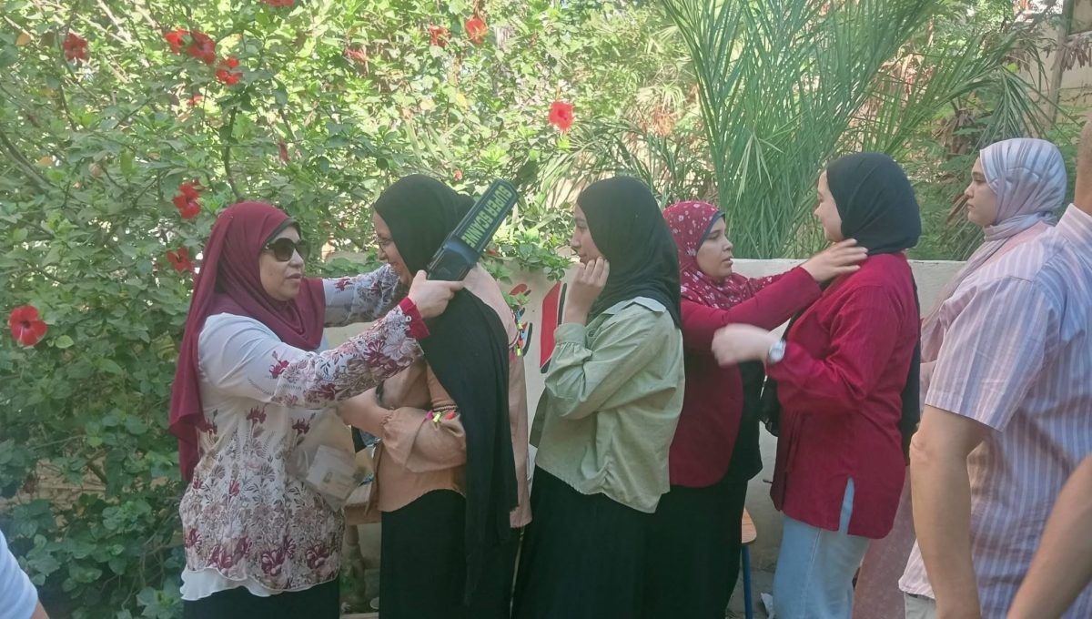 IMG 4773 الثانوية العامة تعليم أسيوط: تشديدات مكثفة داخل لجان الثانوية العامة لضمان سير الامتحانات بانتظام موقع في الجامعة