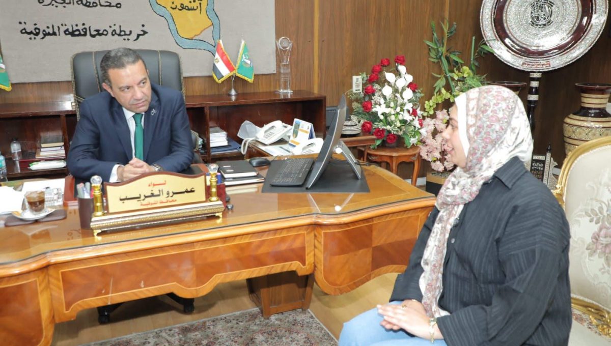 IMG 6316 طالبة جامعة بنها بعد إشادة رئيس الوزراء بقصتها.. محافظ المنوفية يكرّم طالبة جامعة بنها ويدعمها ماليًا: “إنتِ بنتي وتشرفي بلدك” موقع في الجامعة