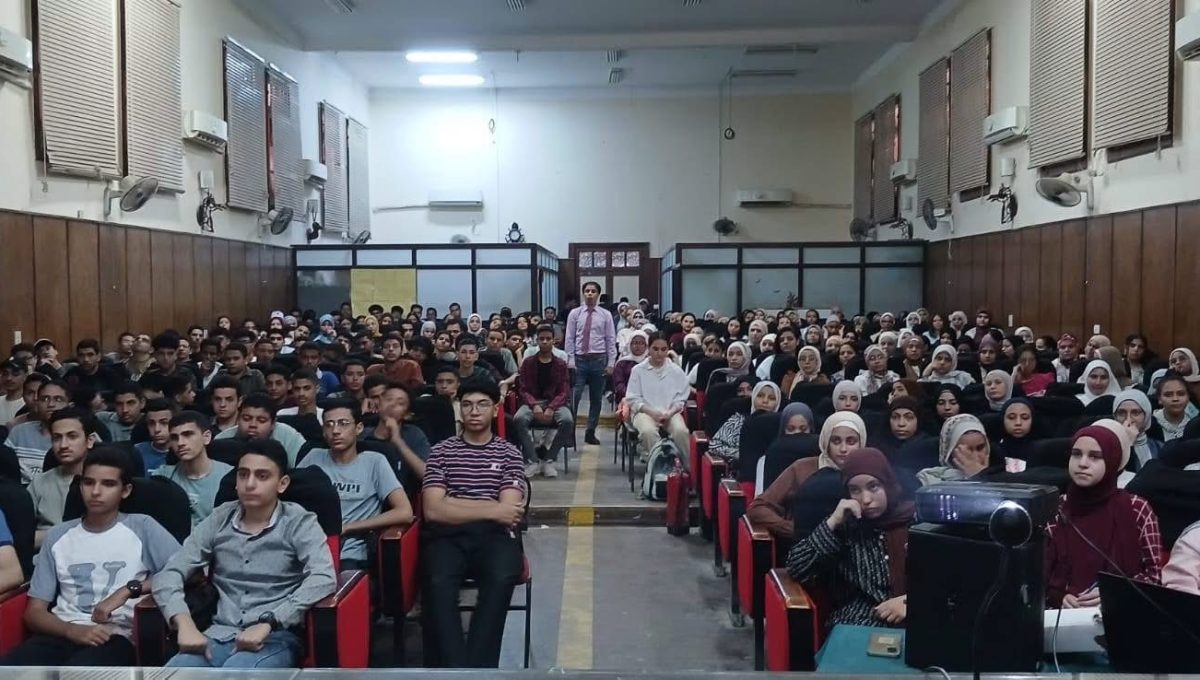 IMG 6488 تعليم أسيوط تعليم أسيوط يؤهل 350 طالبًا للمنحة اليابانية في البرمجة والذكاء الاصطناعي موقع في الجامعة