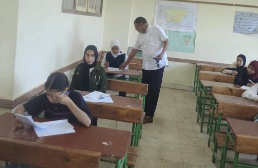 IMG 6741 وكيل تعليم أسيوط: انتهاء امتحانات الدور الثاني لصفوف النقل وسط انتظام كامل باللجان موقع في الجامعة