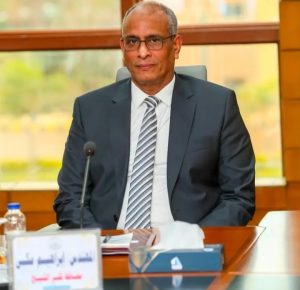 محافظ كفرالشيخ يهنئ غدير فتحي لتصدرها أوائل الدبلومات 