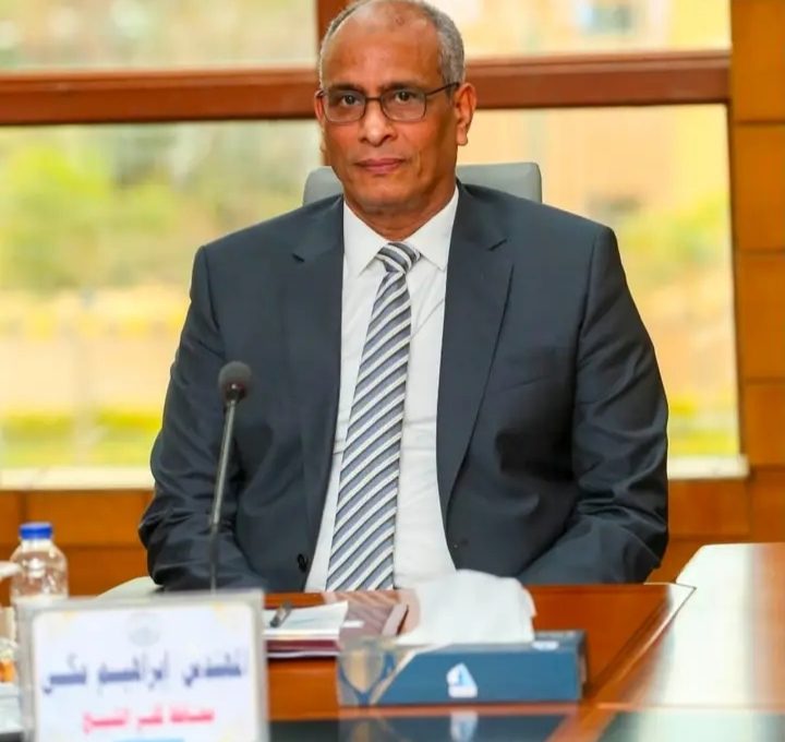 محافظ كفرالشيخ يهنئ غدير فتحي لتصدرها أوائل الدبلومات 