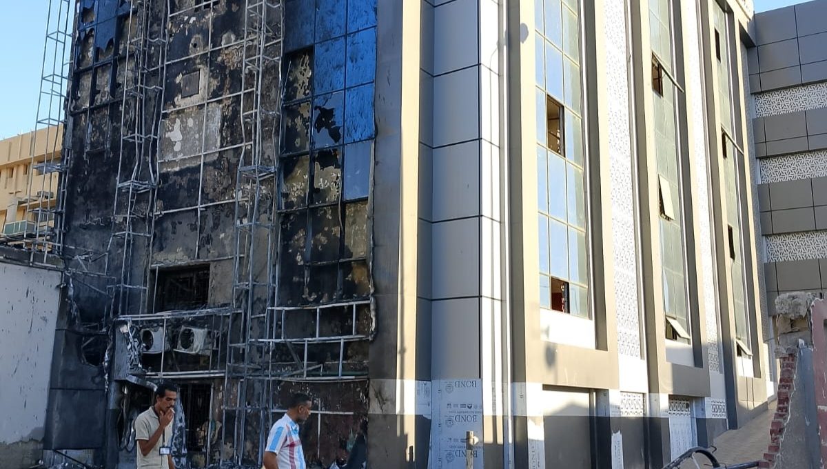 IMG ٢٠٢٦٠٧١٣ ١٩٠٢٥٦ السيطرة على حريق بمستشفيات جامعة أسوان السيطرة على حريق بمستشفيات جامعة أسوان بسبب ماس كهربائي.. وإخلاء احترازي دون إصابات موقع في الجامعة