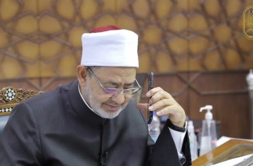 شيخ الأزهر يهنئ أوائل الثانوية الأزهرية هاتفيًا