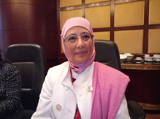 الأطباء مهنئة الدكتورة عالية حسن عبد الفتاح بالميدالية الذهبية العالمية: فخر للأطباء المصريين ومكانة علمية مرموقة