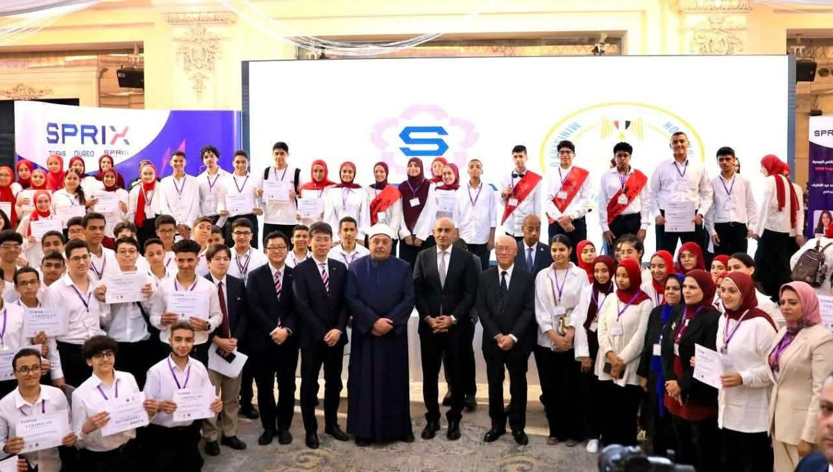 وزير التعليم والسفير اليابانى يكرمان 35 طالبًا وطالبة من المتفوقين في اختبار "توفاس"