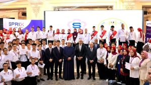 وزير التعليم والسفير اليابانى يكرمان 35 طالبًا وطالبة من المتفوقين في اختبار "توفاس" 2 وزير التعليم والسفير اليابانى يكرمان 35 طالبًا وطالبة من المتفوقين في اختبار "توفاس"