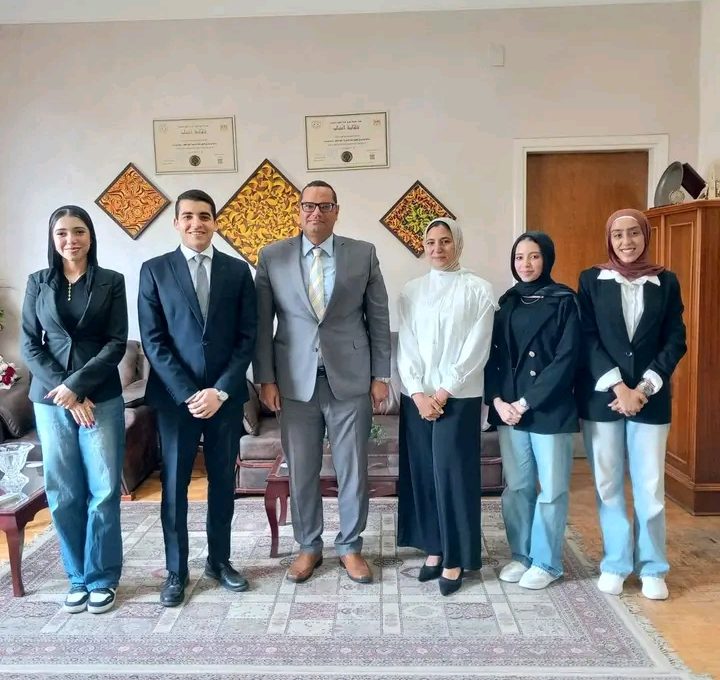 1787169582313 حقوق عين شمس تتأهل لنهائيات المحكمة الصورية بالدوحة بعد منافسة 68 جامعة من 16 دولة.. حقوق عين شمس تتأهل لنهائيات المحكمة الصورية بالدوحة موقع في الجامعة