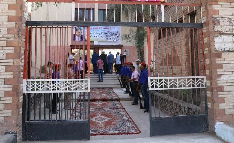 تحويل الزخرفية بمطروح إلى مدرسة تكنولوجيا تطبيقية