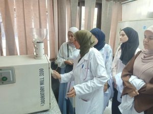 من الدراسة إلى المعمل.. تدريب طلاب علوم التغذية بجامعة العاصمة على أحدث أساليب تحليل الأغذية 2 طلاب علوم التغذية بجامعة العاصمة