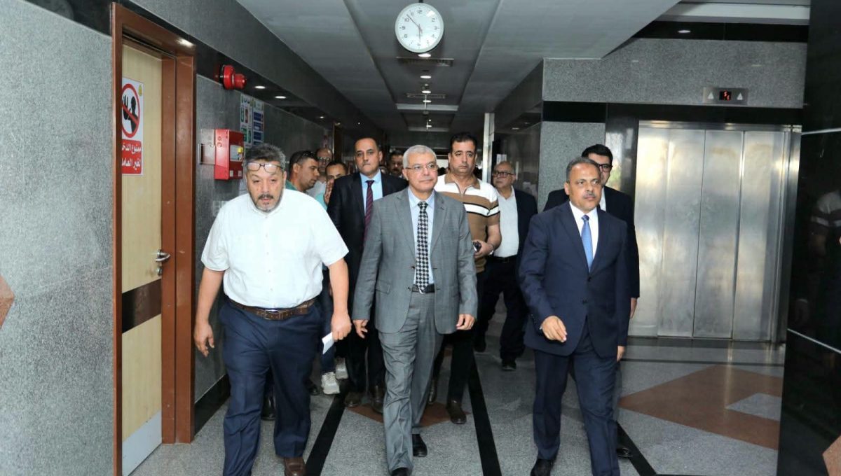 FB IMG 1785947622109 محافظ الشرقية ورئيس جامعة الزقازيق يتابعان حالة 17 بعد حادث أتوبيس الطريق الإقليمي.. محافظ الشرقية ورئيس جامعة الزقازيق يتابعان حالة 17 مصابًا  موقع في الجامعة