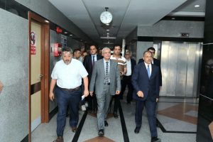 بعد حادث أتوبيس الطريق الإقليمي.. محافظ الشرقية ورئيس جامعة الزقازيق يتابعان حالة 17 مصابًا 2 FB IMG 1785947622109 محافظ الشرقية ورئيس جامعة الزقازيق يتابعان حالة 17 بعد حادث أتوبيس الطريق الإقليمي.. محافظ الشرقية ورئيس جامعة الزقازيق يتابعان حالة 17 مصابًا موقع في الجامعة