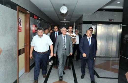 FB IMG 1785947622109 العلاج الطبيعي تحذر المواطنين بعد حادث أتوبيس الطريق الإقليمي.. محافظ الشرقية ورئيس جامعة الزقازيق يتابعان حالة 17 مصابًا  موقع في الجامعة