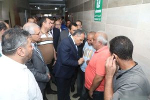 FB IMG 1785947625584 محافظ الشرقية ورئيس جامعة الزقازيق يتابعان حالة 17 بعد حادث أتوبيس الطريق الإقليمي.. محافظ الشرقية ورئيس جامعة الزقازيق يتابعان حالة 17 مصابًا  موقع في الجامعة